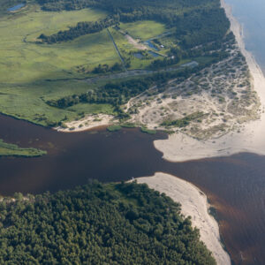 Climate change services provided by estuaries and estuarine ecosystems and quantification tools